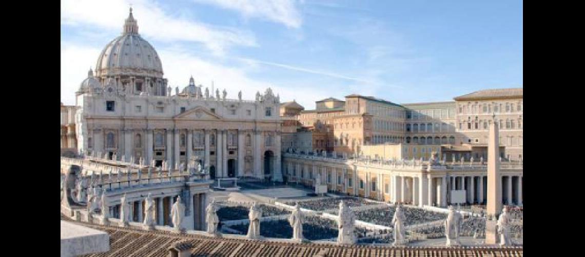 Nuevo escaacutendalo en el Vaticano 