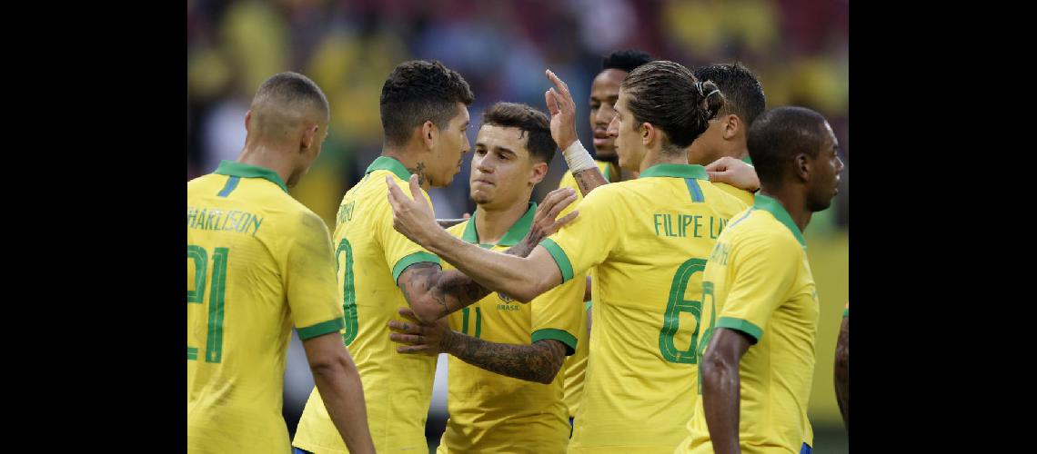 Brasil es uno de los favoritos a quedarse con el tiacutetulo en la Copa