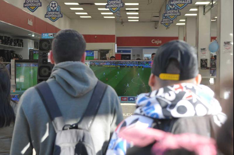 Copa Ameacuterica- impulsan con rebajas la venta de televisores