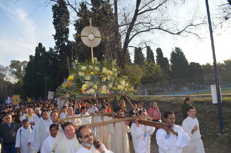 La dioacutecesis de Lomas celebroacute Corpus Christi