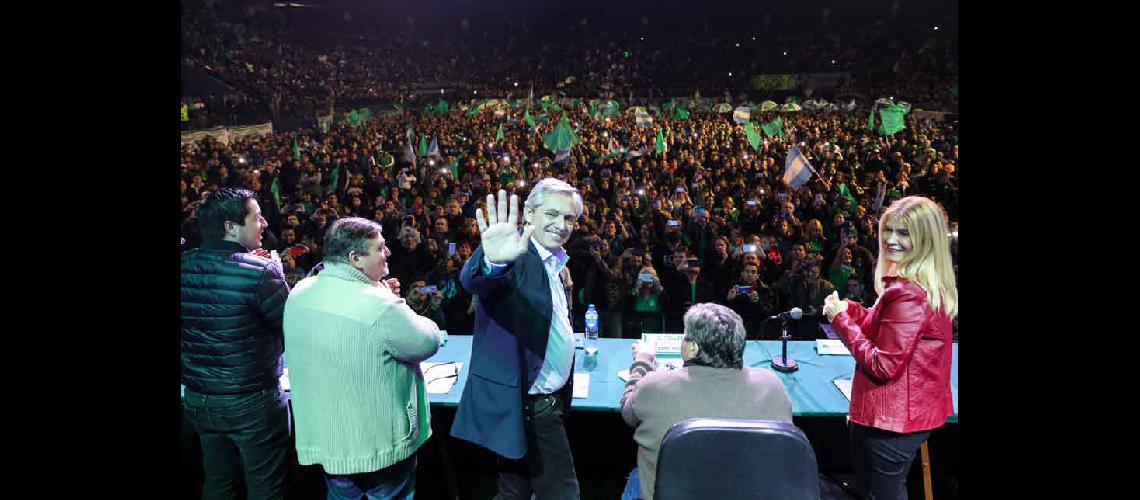 Alberto Fernaacutendez- ldquoA Macri se la acabaron los semestresrdquo