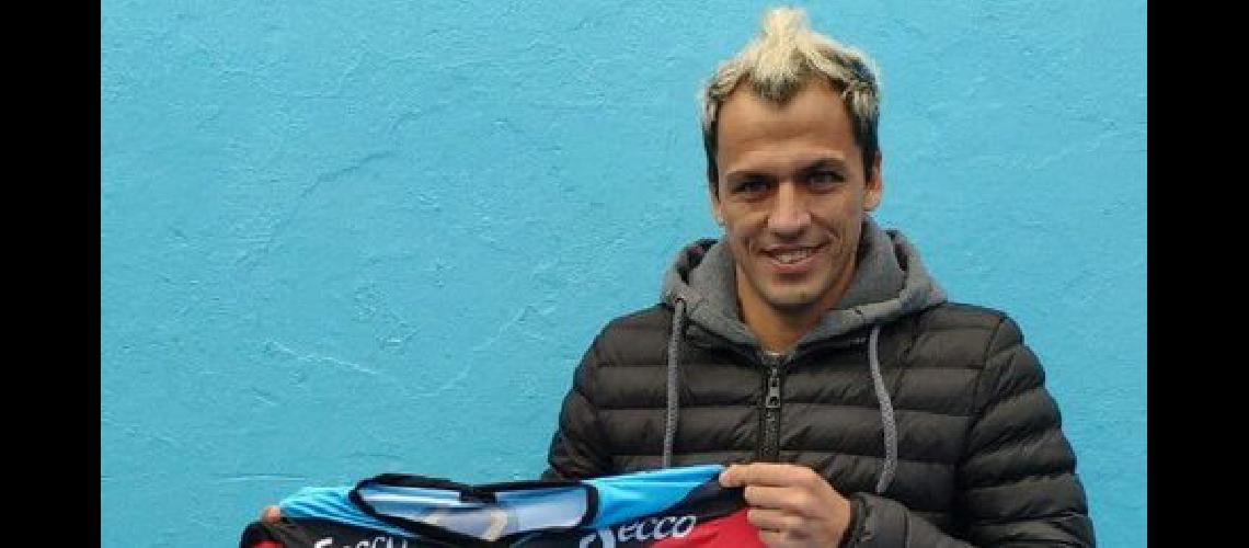 Con Enrique suma experiencia en el mediocampo
