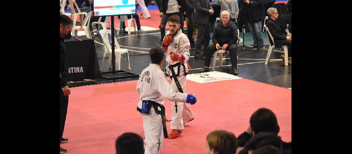 Asociacioacuten Taekwondo Sur se lucioacute en el Provincia y va por el Nacional