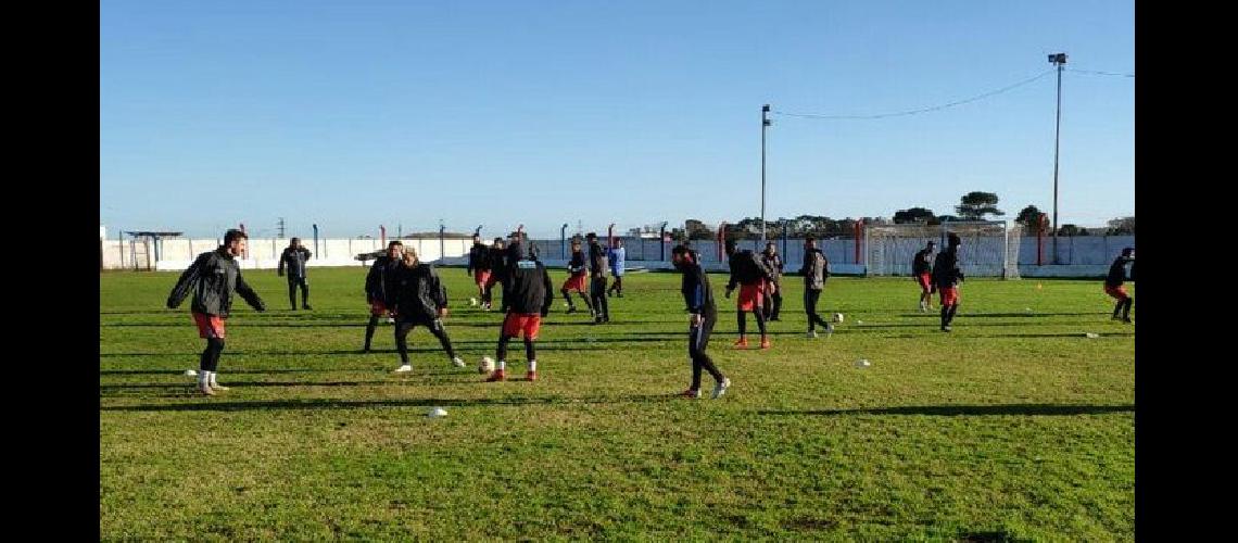 Seis juveniles en el plantel de Brown
