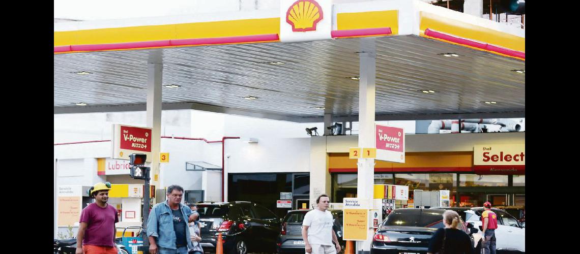 Suba de naftas- Van a caer maacutes las ventas advierten estacioneros