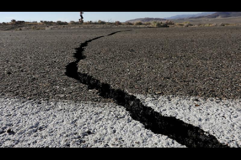 Los terremotos abrieron grietas en el suelo pero no hubo consecuencias graves