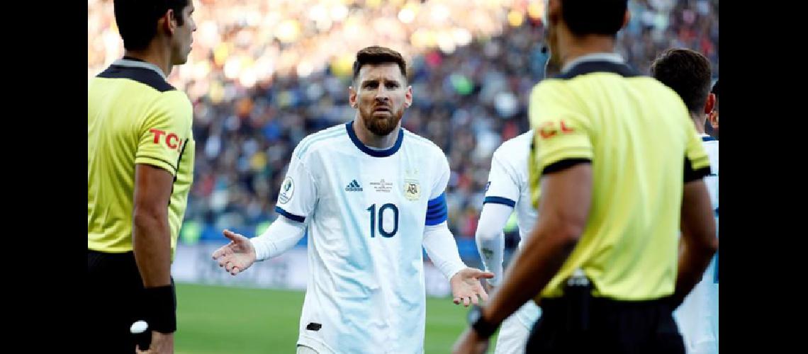 Lionel Messi tras ausentarse de la premiacioacuten- ldquoNo queriacutea ser parte de la corrupcioacutenrdquo