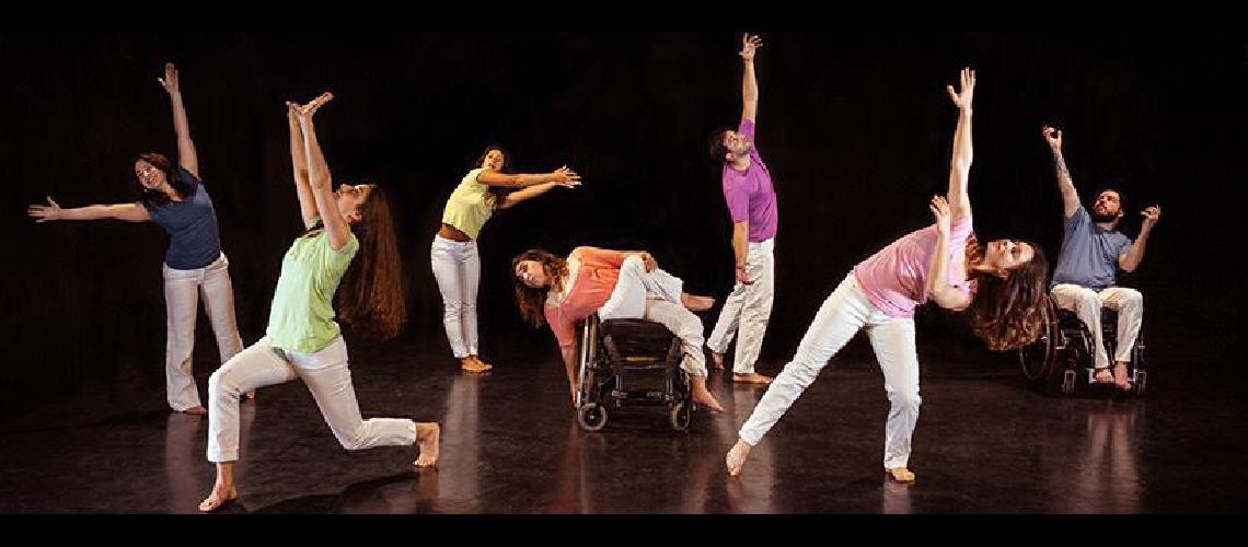 Danza Sin Fronteras cuenta con siete bailarines un creador de imagen y una directora