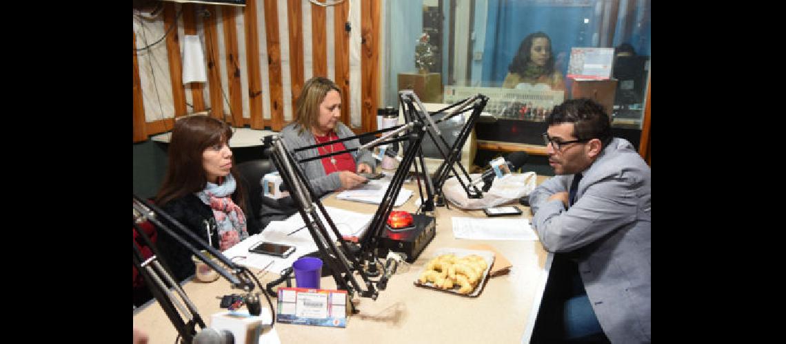 se emite todos los jueves de 18 a 20 en Radio Estacioacuten