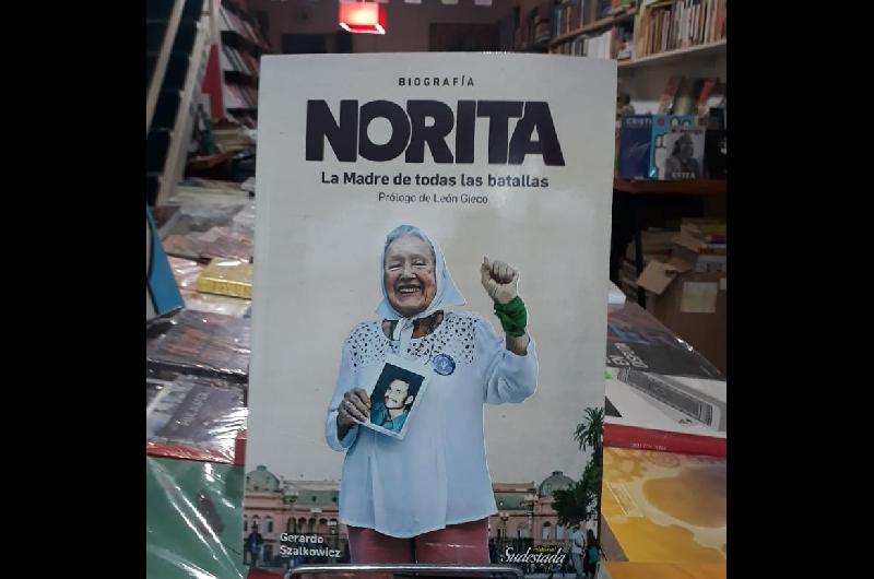 Nora Cortintildeas presenta su biografiacutea en el Teatro de Lomas