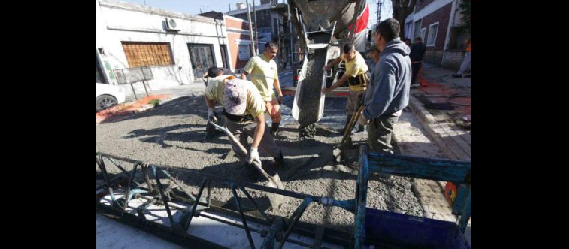 Avanzan las obras de repavimentacioacuten en las calles internas de Lanuacutes