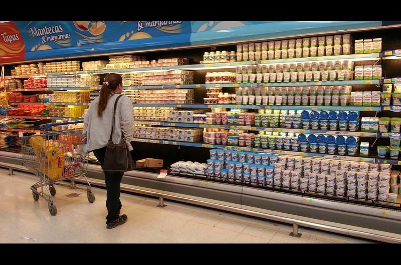 Las ventas en supermercados y shoppings acumulan once meses de caiacuteda