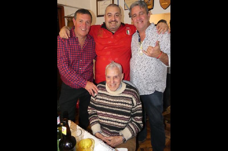 Llega a los 90 antildeos impecable y revela los secretos- vino amor y estar activo
