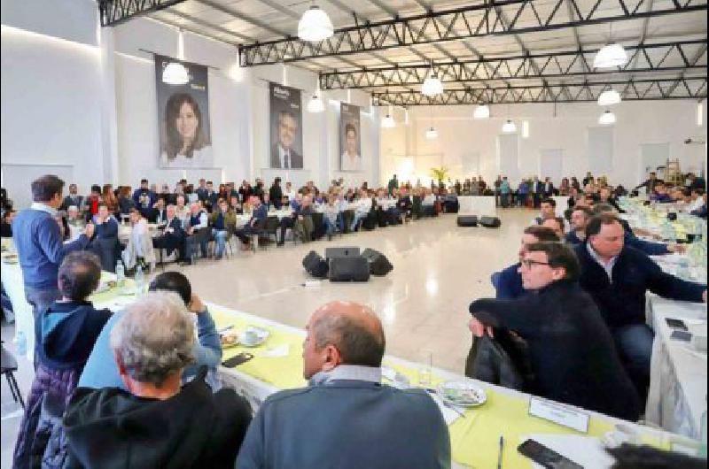 Kicillof se reunioacute con intendentes en Avellaneda para delinear la estrategia de campantildea