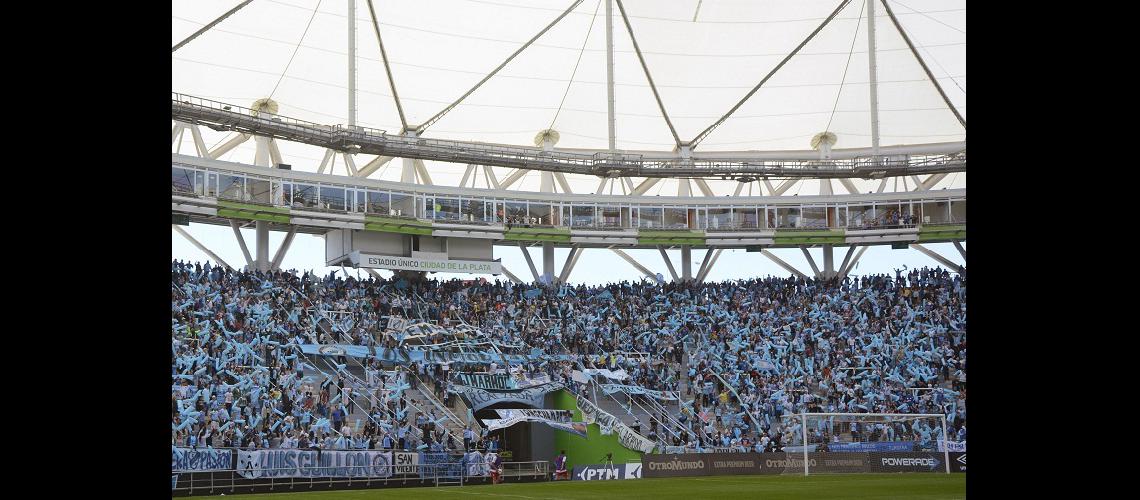 Temperley habiacutea llevado una multitud al Estadio Uacutenico de La Plata
