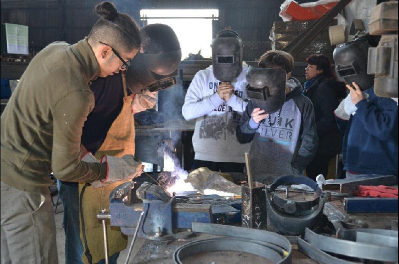 Maacutes joacutevenes de Lomas desarrollan praacutecticas de cara al mundo laboral