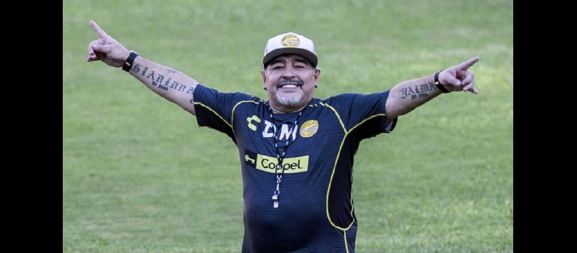 Diego Maradona a un paso de Gimnasia de La Plata