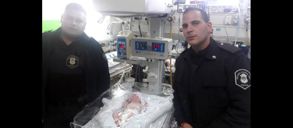 los agentes asistieron a la pequentildea 