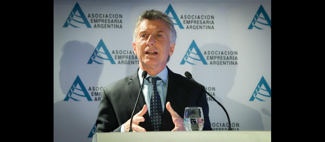 Macri le imploroacute a los industriales que pongan el hombro