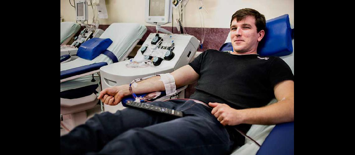 Donacioacuten de sangre y trabajo comunitario en la Ndeg69