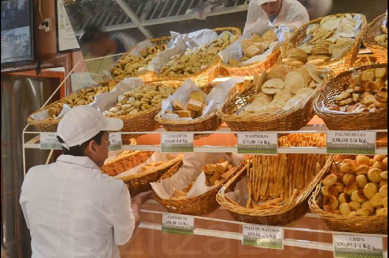 Panaderos se organizan contra los molinos que facturan en doacutelares