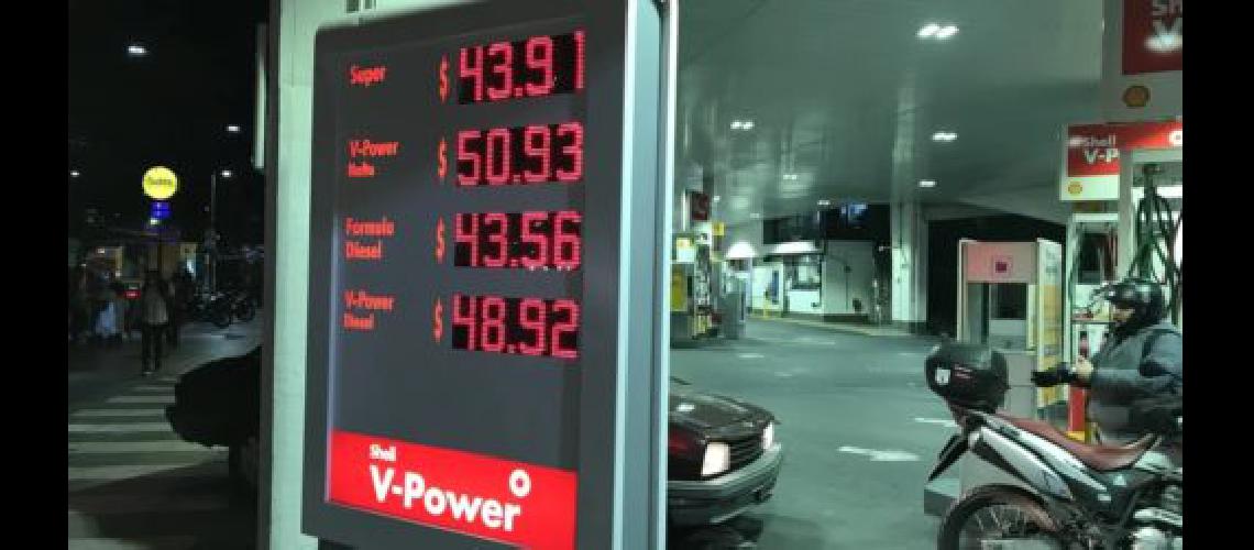 Estacioneros advierten que la nafta estaacute atrasada un 38-en-porciento- y que hay problemas de abastecimiento
