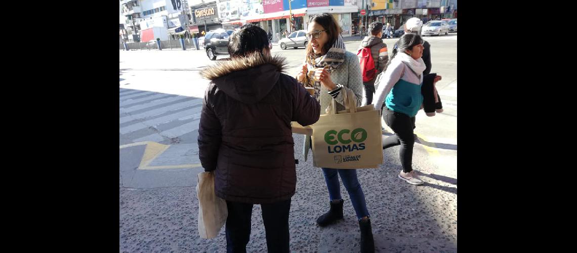 Reciclado- entregan bolsas ecoloacutegicas