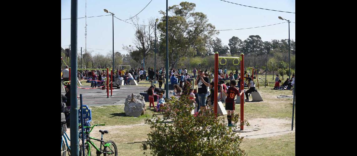 Lomas celebroacute el Diacutea de la Primavera en plazas y parques