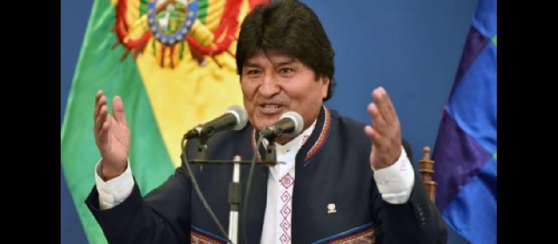 En sus spots Evo Morales agita el fantasma de la crisis argentina para hacer campantildea