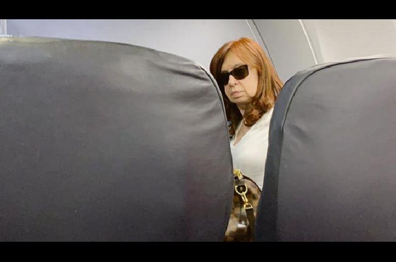 Cristina Kirchner viajoacute Cuba y suspendioacute sus actividades de campantildea