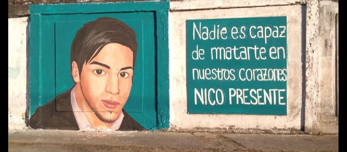 Con un mural homenajearon a Nicolaacutes Vaacutezquez