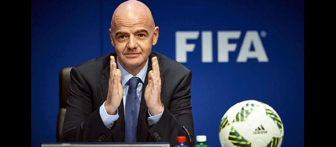 Infantino valoroacute la video asistencia en el fuacutetbol