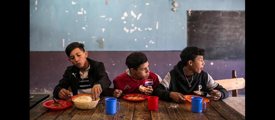 Cuatro de cada diez chicos sufre malnutricioacuten en Lanuacutes