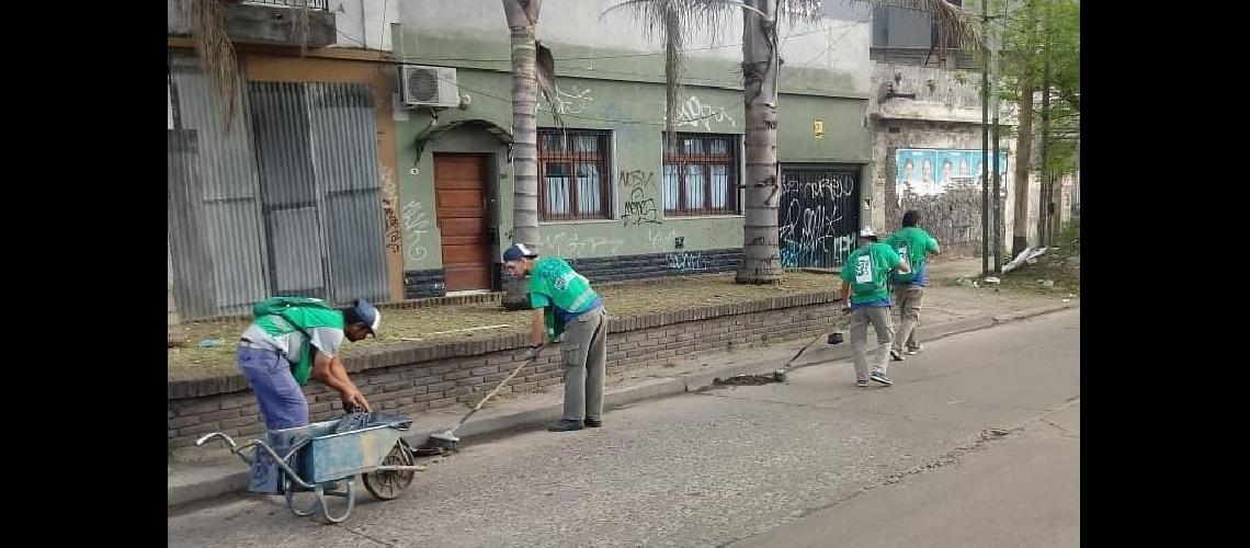 Siguen los operativos de limpieza y erradicacioacuten de basurales en Lomas
