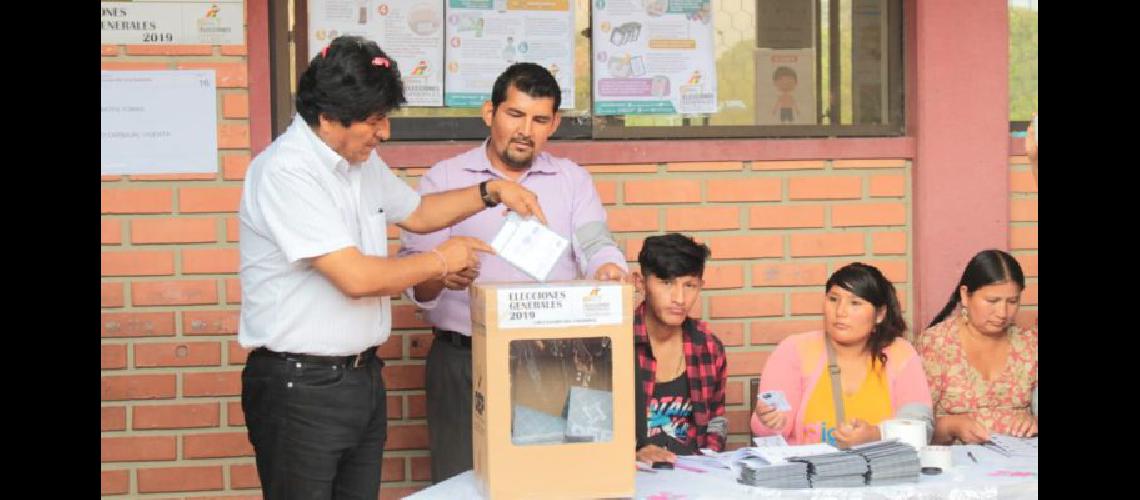 Evo Morales se mostroacute muy optimista y confiacutea en su cuarta reeleccioacuten