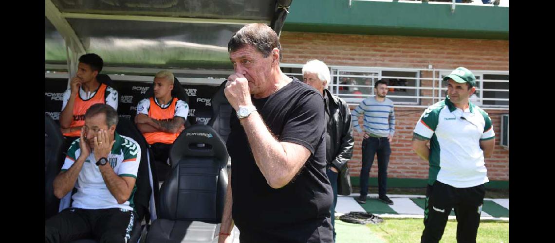 Falcioni no ocultoacute su bronca- ldquoLo perdimos por falta de eficaciardquo