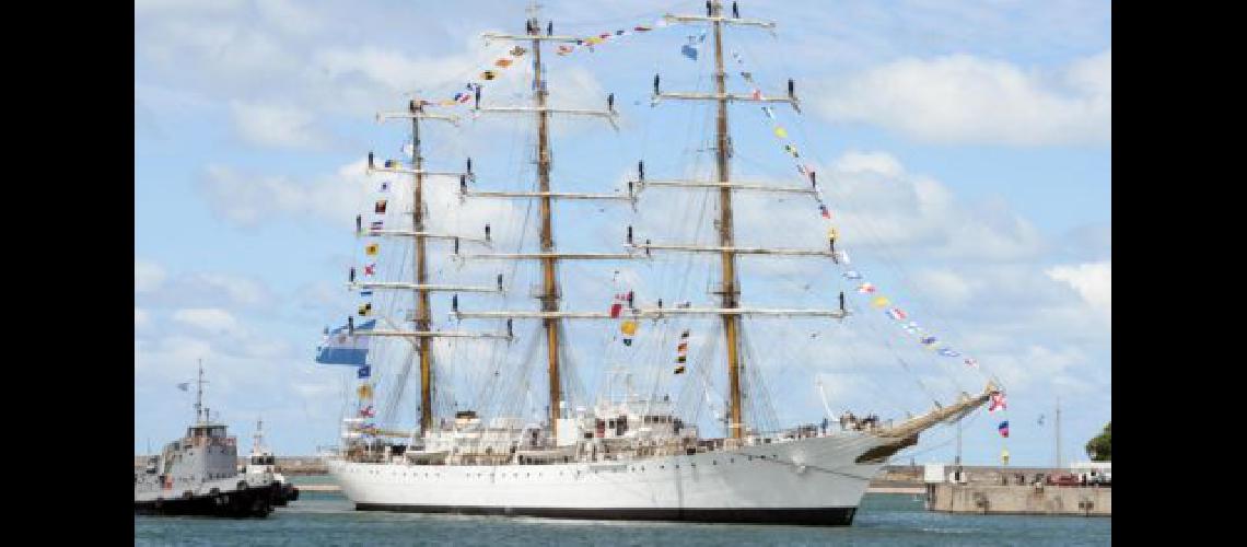 Eacutesta es la tercera visita del buque insignia de la Armada argentina al Reino Unido