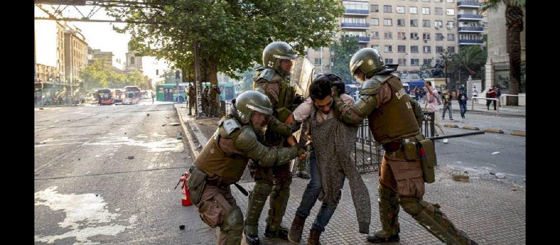 Bullrich justificoacute la represioacuten al pueblo chileno- Es una guerra