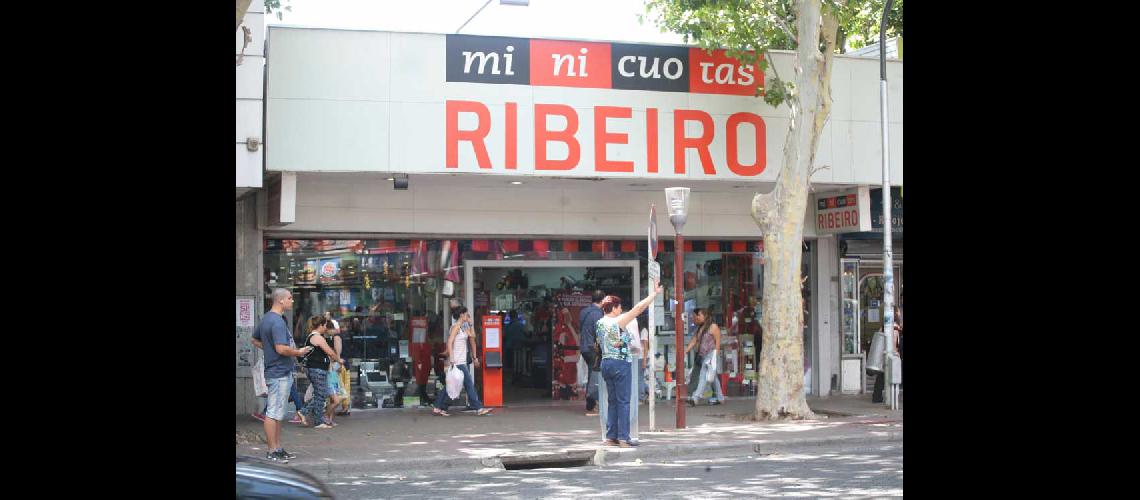 Ribeiro cerroacute su local en Flores por la crisis econoacutemica