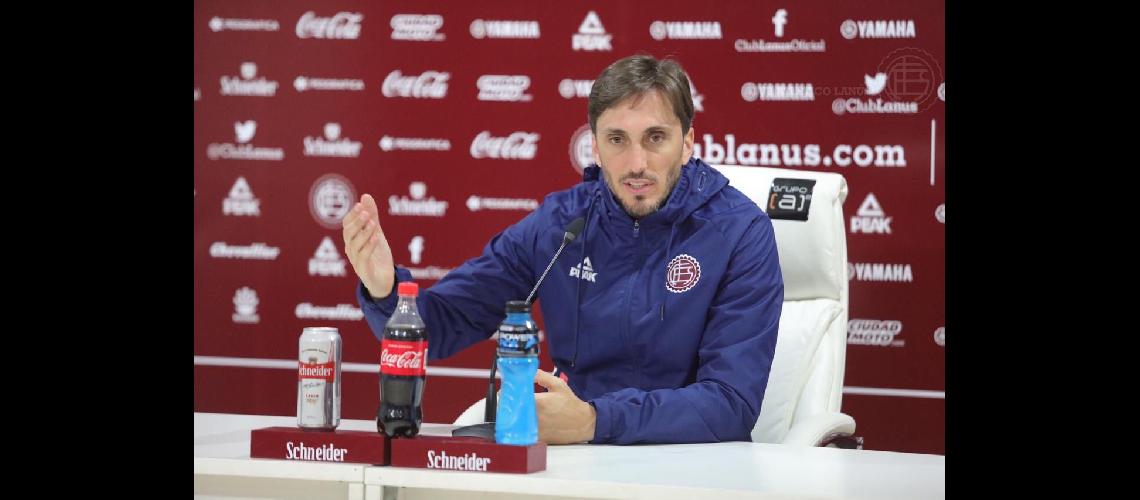 El DT de Lanuacutes habloacute en conferencia de prensa