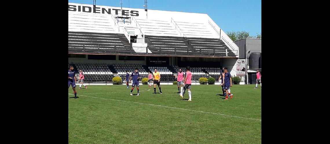 Los Andes cayoacute en el amistoso de titulares e igualoacute sin goles en el de suplentes
