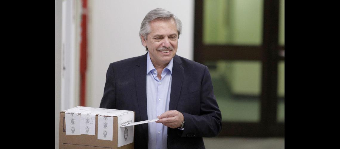 Las bocas de urna lo consagran a Alberto Fernaacutendez como presidente