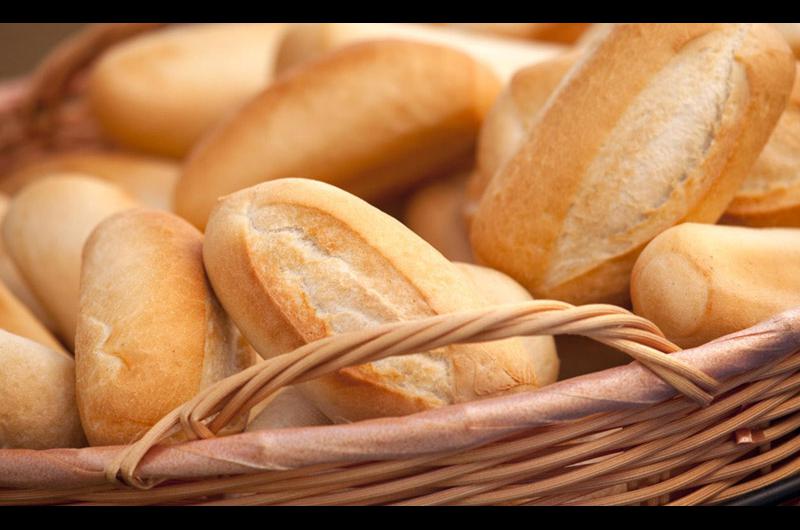 El pan siempre presente en la mesa de los argentinos cada vez maacutes difiacutecil de comprar