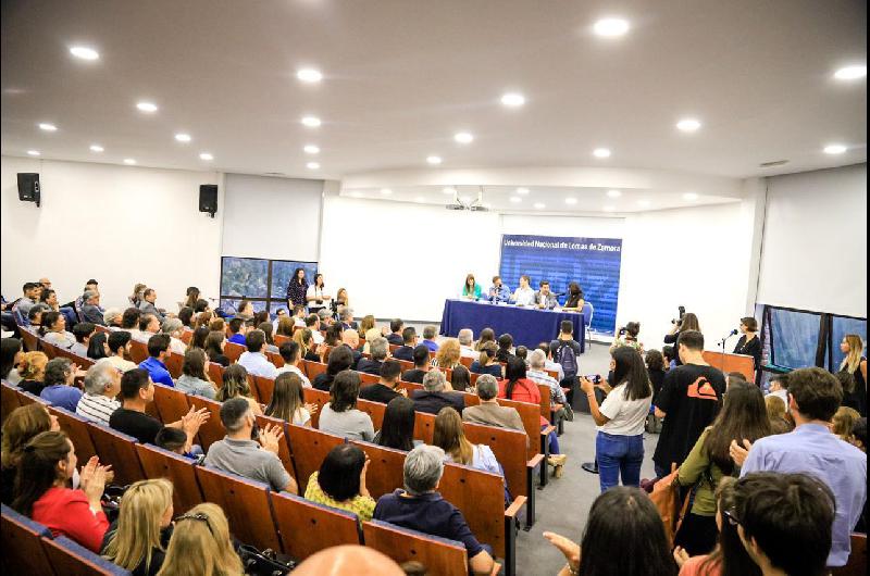 Augusto Costa presentoacute su libro ldquoTodo precio es poliacuteticordquo en la Universidad de Lomas