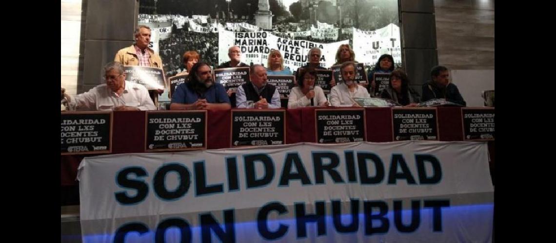 Reprimieron a docentes de Chubut y este viernes habraacute un paro nacional