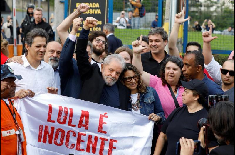 Lula da Silva salioacute en libertad despueacutes de estar 580 diacuteas preso