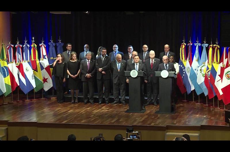 Alberto Fernaacutendez encabeza su primera cumbre internacional como presidente electo