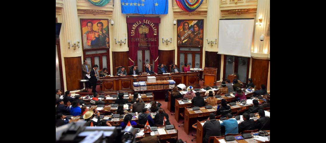 Auacuten no estaacute claro quieacuten asumiraacute el poder en Bolivia
