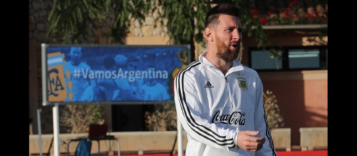 Messi y Aguumlero trabajaron a la par del grupo