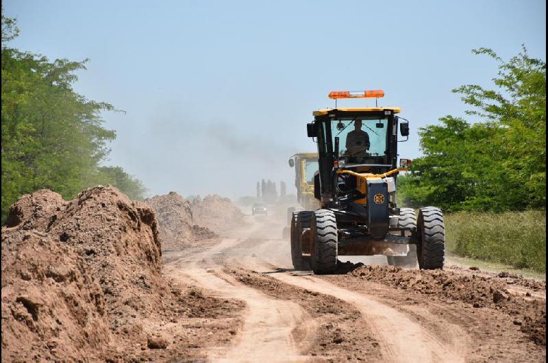 Arrancaron las obras para mejorar los caminos rurales de Brandsen